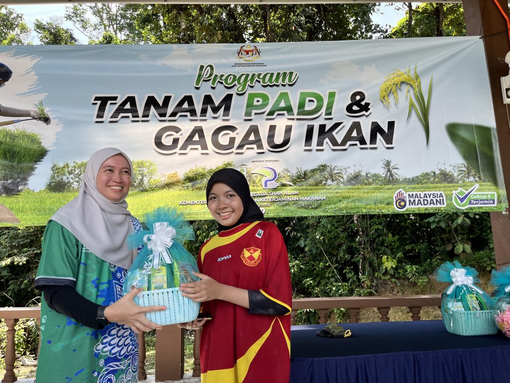 Program Tanam Padi Dan Gagau Ikan 1 Jun 2024